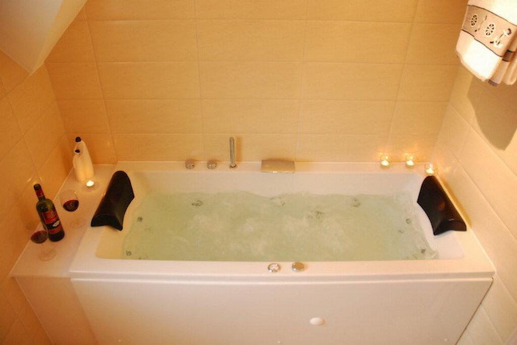 Ferienhaus Wellenbrecher Bad OG Whirlpool