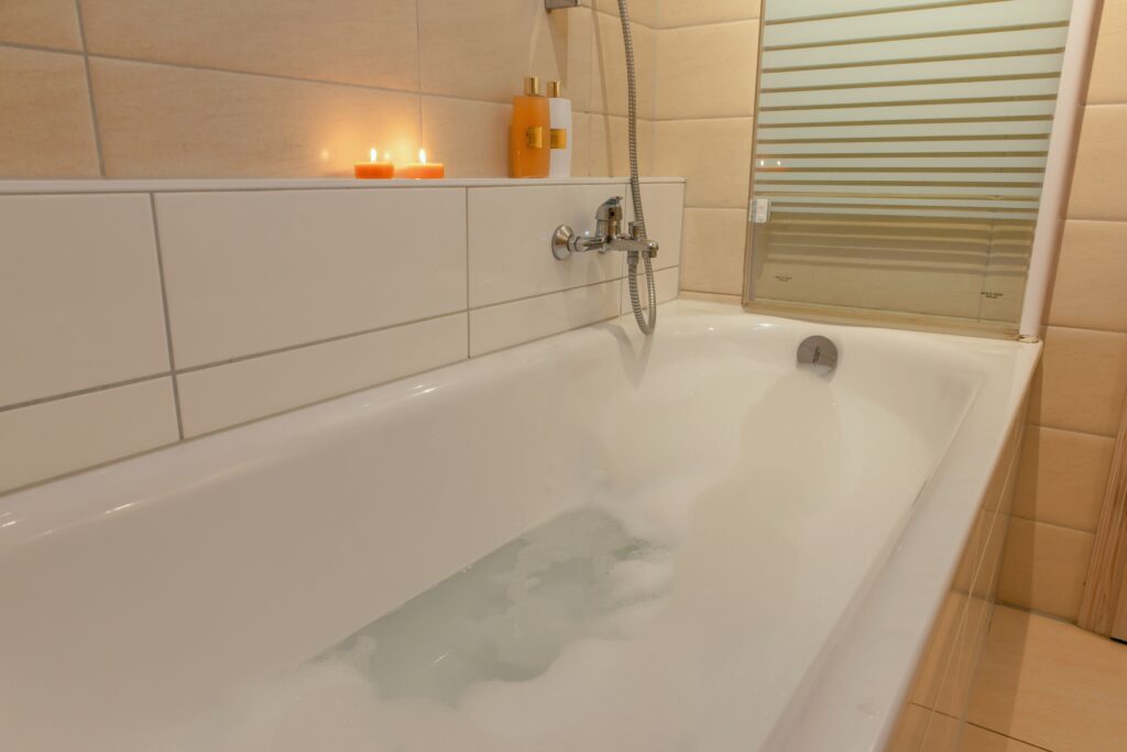 Ferienhaus Rügentraum Bad OG Wanne Glowe