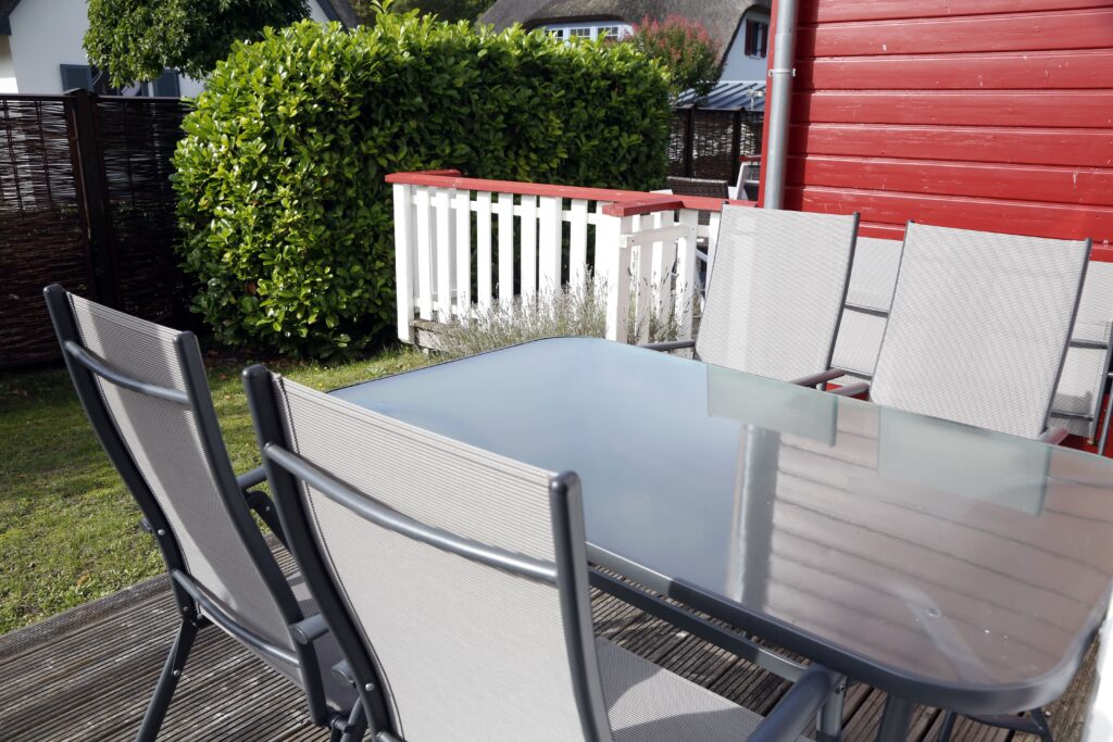 Gartenmöbel und Grill Ferienhaus Wellenläufer Glowe Rügen